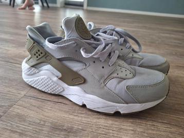 Nike Huarache grijs izgs maat 45 beschikbaar voor biedingen