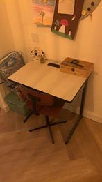Bureau kind vintage en stoel, Ophalen, Zo goed als nieuw