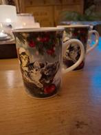 2 Kerst Mokken met kittens, Gebruikt, Keramiek, Ophalen of Verzenden, Overige stijlen