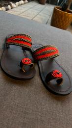 Nieuwe Teen slippers uit Zanzibar, Kleding | Dames, Ophalen of Verzenden, Nieuw, Rood