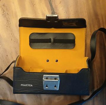 Vintage practica analoge camera tas  beschikbaar voor biedingen