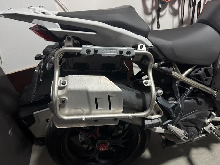 Zijkofferrek Ducati Multistrada / DesertX- 11-2024 gekocht, Motoren, Accessoires | Koffers en Tassen, Zo goed als nieuw, Ophalen of Verzenden