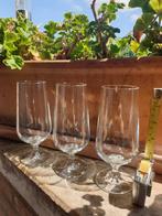 3 Wijn- of Champagneglazen op Voet, Nieuw, Ophalen of Verzenden, Overige stijlen, Overige materialen