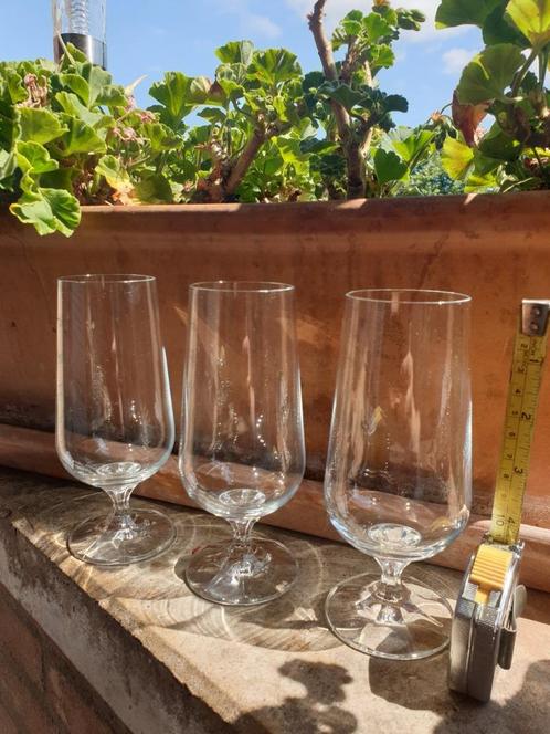 3 Wijn- of Champagneglazen op Voet, Huis en Inrichting, Keuken | Servies, Nieuw, Glas of Glazen, Overige stijlen, Overige materialen