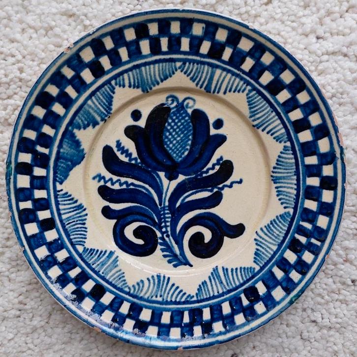 BORD TULP, KOROND, Antiek en Kunst, Antiek | Keramiek en Aardewerk, Ophalen of Verzenden