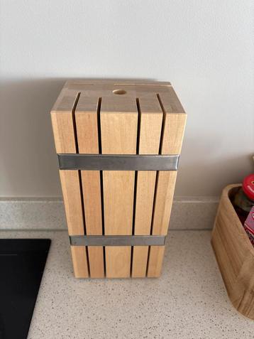 Ikea Houten Messenblok met Metalen Banden beschikbaar voor biedingen