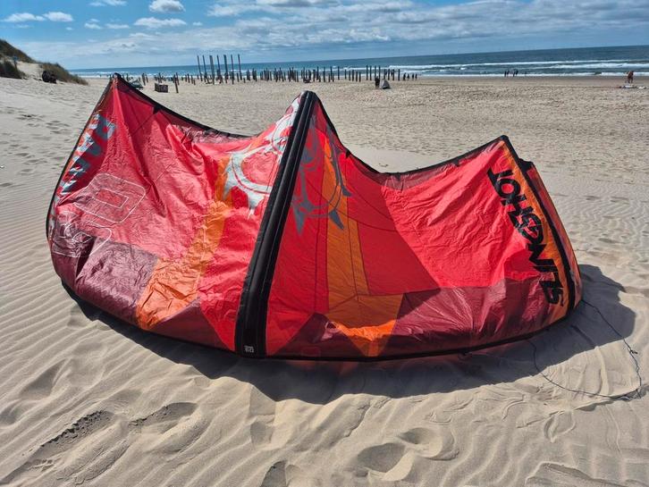 Slingshot Raptor size 9 incl. Slingshot bar, Watersport en Boten, Kitesurfen, Zo goed als nieuw, 9 m², Geen board, Ophalen of Verzenden
