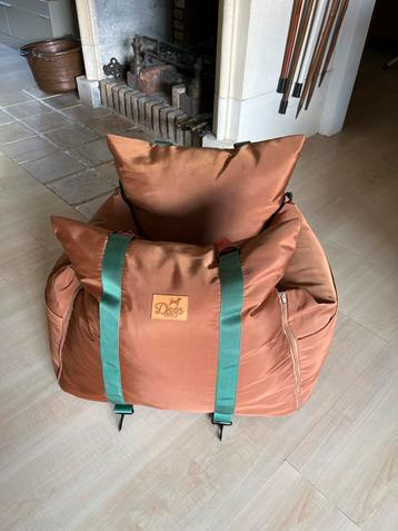 Dogs & co hondenmand, hondenautostoel beschikbaar voor biedingen