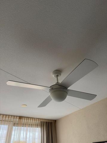 Plafondlamp met Ventilator beschikbaar voor biedingen