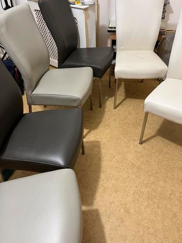 Set van Eetkamerstoelen beschikbaar voor biedingen