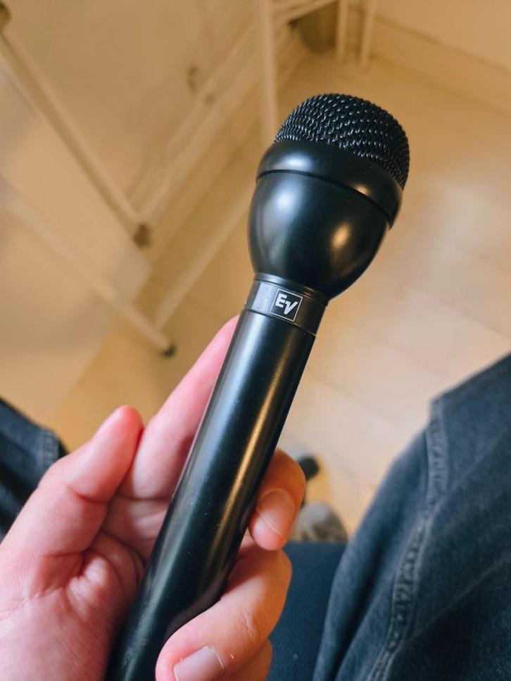 Electro-Voice RE50B Reporter microfoon inclusief XLR kabel., Muziek en Instrumenten, Microfoons, Zo goed als nieuw, Zangmicrofoon