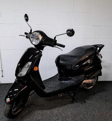 Mat zwarte Sym Fiddle II bromscooter beschikbaar voor biedingen