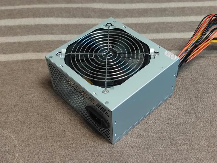 Unknown PSU. 400W. 2x SATA, 2x Molex, Computers en Software, Interne voedingen, Refurbished, Ophalen of Verzenden