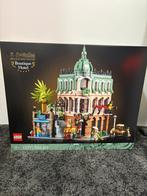 NIEUW | LEGO Icons 10297 Boetiekhotel | SEALED, Kinderen en Baby's, Speelgoed | Duplo en Lego, Ophalen, Nieuw, Complete set, Lego