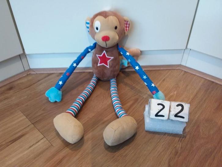 Lief lifestyle aap knuffel rode ster op buik slungel, Kinderen en Baby's, Speelgoed | Knuffels en Pluche, Zo goed als nieuw, Overige typen