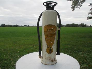 Vintage brandblusser beschikbaar voor biedingen
