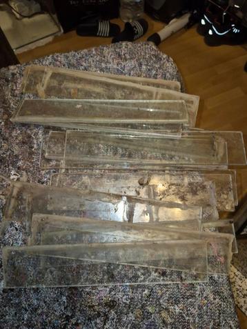 Stukken glas stukken van circa 7x30cm  beschikbaar voor biedingen