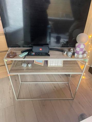 Tv kastje beschikbaar voor biedingen