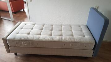 bed boxspring 190*90 cm met matras beschikbaar voor biedingen