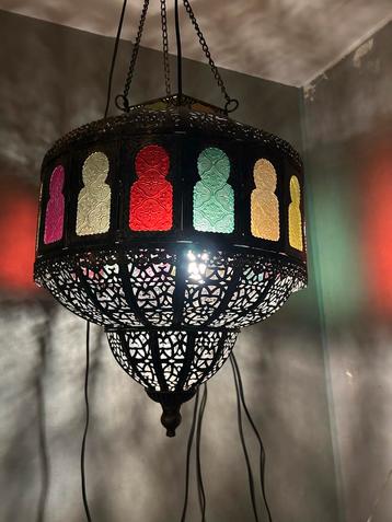 Oosterse hanglamp met gekleurd glas beschikbaar voor biedingen