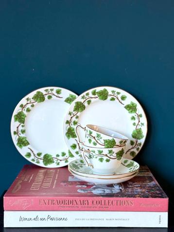 Crown Staffordshire 2 kop en schotels en bordjes beschikbaar voor biedingen