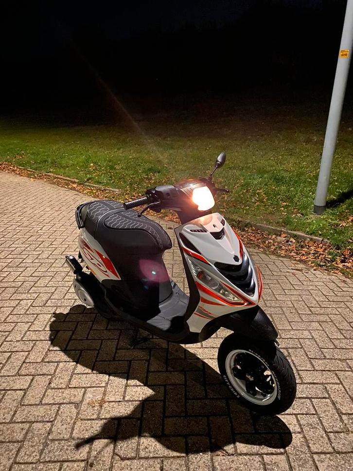 Piaggio zip sp h2o, Fietsen en Brommers, Brommeronderdelen | Scooters, Zo goed als nieuw, Piaggio, Ophalen