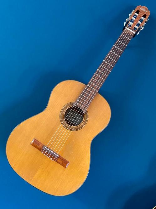 Aria A25-443 zeldzaam vintage klassieke gitaar, Muziek en Instrumenten, Snaarinstrumenten | Gitaren | Akoestisch, Gebruikt, Klassieke of Spaanse gitaar