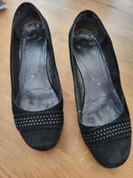 Zwarte suède Schoen met mini studs + 'Luftpolster' - ARA, Schoenen met lage hakken, Zwart, Ophalen of Verzenden, Gedragen