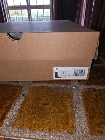 Gloednieuwe Zwarte UGG Ashton High Chelsea. Maat 37 beschikbaar voor biedingen