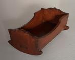 Miniatuur houten wiegje 1:12, Verzamelen, Poppenhuizen en Toebehoren, Ophalen of Verzenden, Zo goed als nieuw, Decoratie