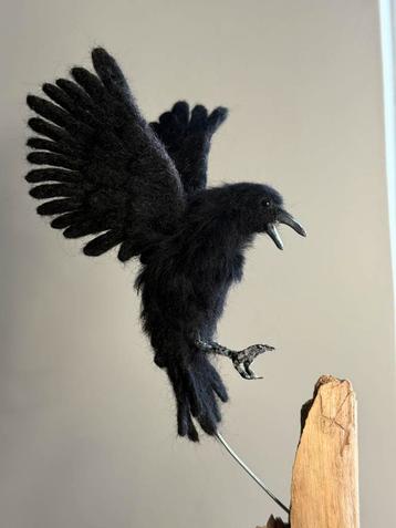 TE KOOP mooi Kraai vogel viltjes handgemaakt beschikbaar voor biedingen