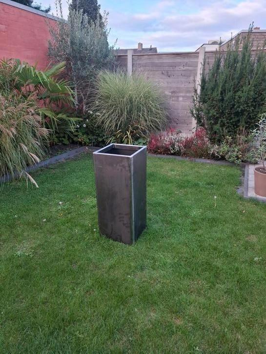 Mooie Cortenstaal zuil / bloembak, Tuin en Terras, Bloembakken en Plantenbakken, Zo goed als nieuw, Metaal, Rond, Ophalen of Verzenden
