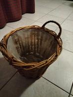 Oude rieten mand met plastic binnenkant, Huis en Inrichting, Woonaccessoires | Schalen en Manden, Ophalen, Gebruikt, Mand, Rond