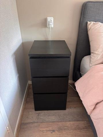 2x IKEA Malm Nachtkastjes zwart bruin beschikbaar voor biedingen