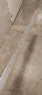 Grijze overzet plint 2x 2,5 meter, Doe-het-zelf en Verbouw, Plinten en Afwerking, Ophalen, Nieuw, Mdf, 200 tot 250 cm