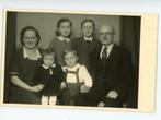 E120 De ouders met de vier kinderen., Verzamelen, Foto's en Prenten, Nieuw, Foto, Voor 1940, Buitenland