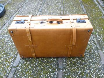 mooie gave brocante koffer beschikbaar voor biedingen