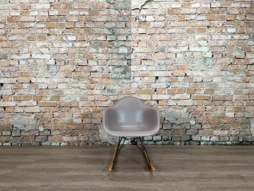 Vitra RAR bij TheReSales, Huis en Inrichting, Stoelen, Zo goed als nieuw, Drie, Hout, Kunststof, Metaal, Grijs, Ophalen of Verzenden