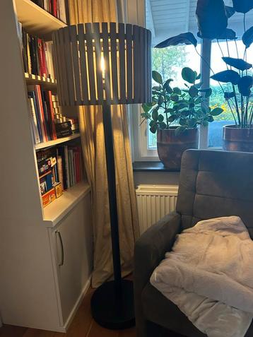 Stijlvolle Staande Lamp Hout/Staal beschikbaar voor biedingen