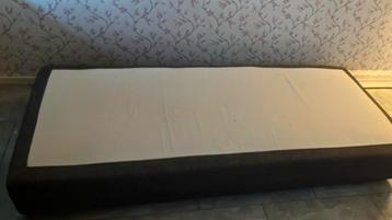 2 persoons boxspring eventueel met topper gratis afhalen 