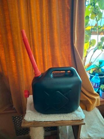 5 x 10 l en 2 x 5 l jerrycans per stuk 10 beschikbaar voor biedingen
