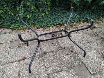 GRATIS metalen onderstel tuintafel stevig 90x60 cm beschikbaar voor biedingen