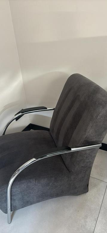 2 heerlijke stoelen  beschikbaar voor biedingen