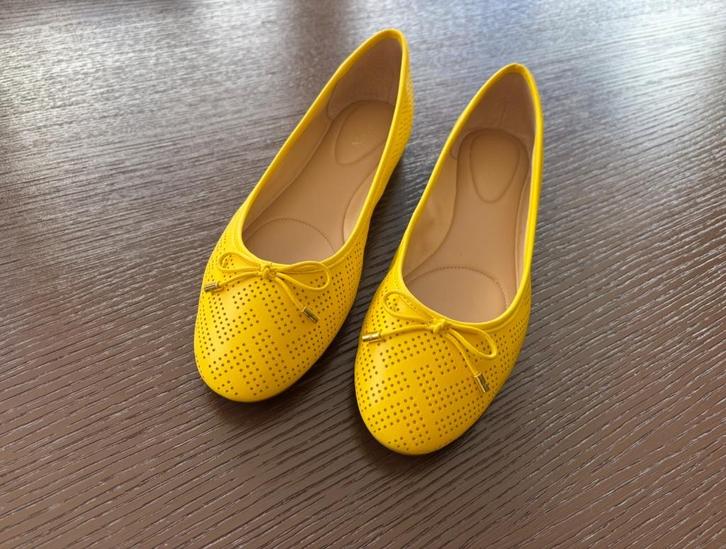 Ralph Lauren Jayna ballerina’s maat 41 geel x gaatjes leder, Kleding | Dames, Schoenen, Zo goed als nieuw, Ballerina's, Geel, Ophalen
