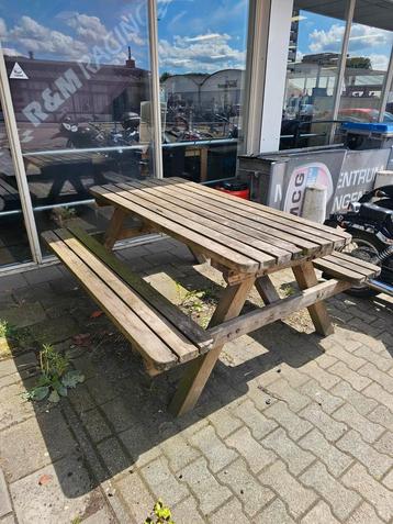 Gratis af te halen, picknicktafel / brandhout beschikbaar voor biedingen