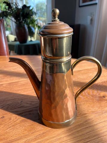 Koperen koffiekan beschikbaar voor biedingen