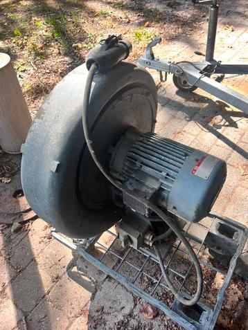 Te koop krachtige ventilator 220 en 380 volt beschikbaar voor biedingen