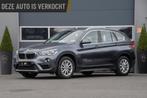 BMW X1 sDrive20i Centennial Executive | Trekhaak | Navigatie, Auto's, BMW, 1998 cc, Stof, Met garantie (alle), Origineel Nederlands