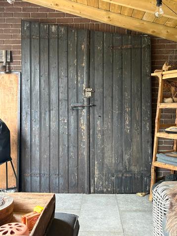 Oude Houten Deuren met Karakteristieke Uitstraling (Antiek L beschikbaar voor biedingen