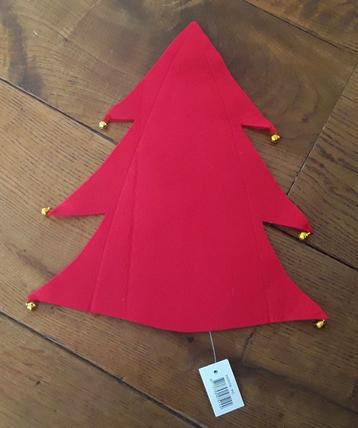 Kerstboom van vilt met goudkleurige belletjes eraan (nieuw)  beschikbaar voor biedingen